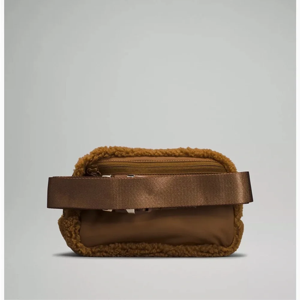 NWT! Lululemon Everywhere Fleece Belt Bag Burnt Caramel - Picture 3 of 14